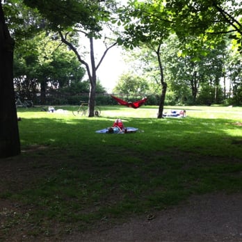 Kronepark - Ruhige Liegewiese - Parks Near Me - Munich, BY