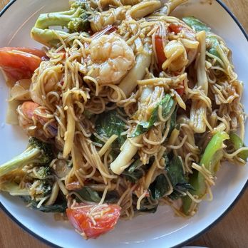 Khao Soi - Spaghetti Kee Mao Seafood is so delicious - Thai Near Me - Bremerton, Washington