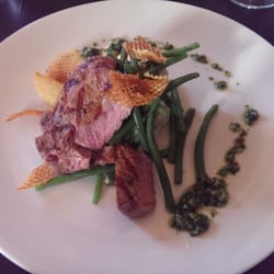 Restaurant 't Golfje - Kalf & Haricots verts: gegrilde Kalfsribeye op haricots verts, aardappelkruidenstamppotje en rucola pesto.