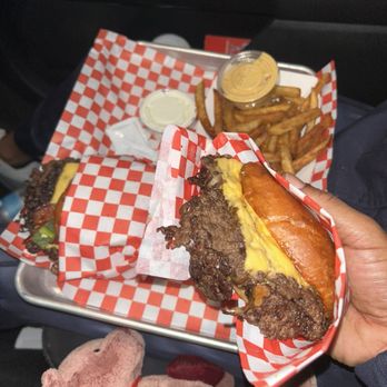 La Hamburguesa - Food Trucks Near Me - Phoenix, Arizona La Hamburguesa - Food Trucks Near Me - Phoenix, Arizona