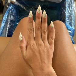 Florida Nails - Acrylic stiletto cut