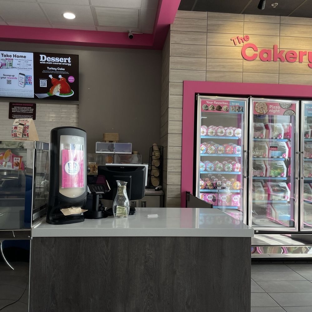 Baskin-Robbins - Fridge with cakes - Ice Cream & Frozen Yogurt Near Me - Waipahu, Hawaii