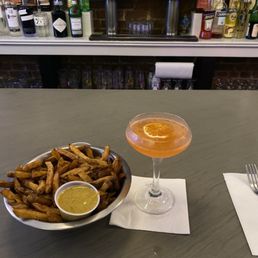 Small frites and "naked and almost famous" cocktail