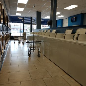 4th St Laundry - Sunday morning at the laundromat - Laundromat Near Me - Long Beach, California 4th St Laundry - Sunday morning at the laundromat - Laundromat Near Me - Long Beach, California