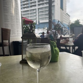 Opera House - Sports Bars Near Me - Miami, Florida