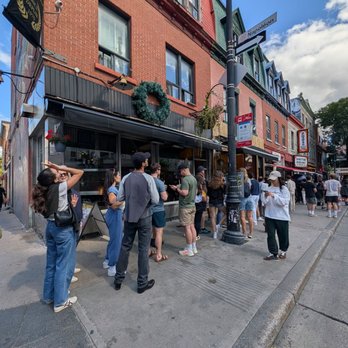 Schwartz's - Delis Near Me - Montreal, Quebec
