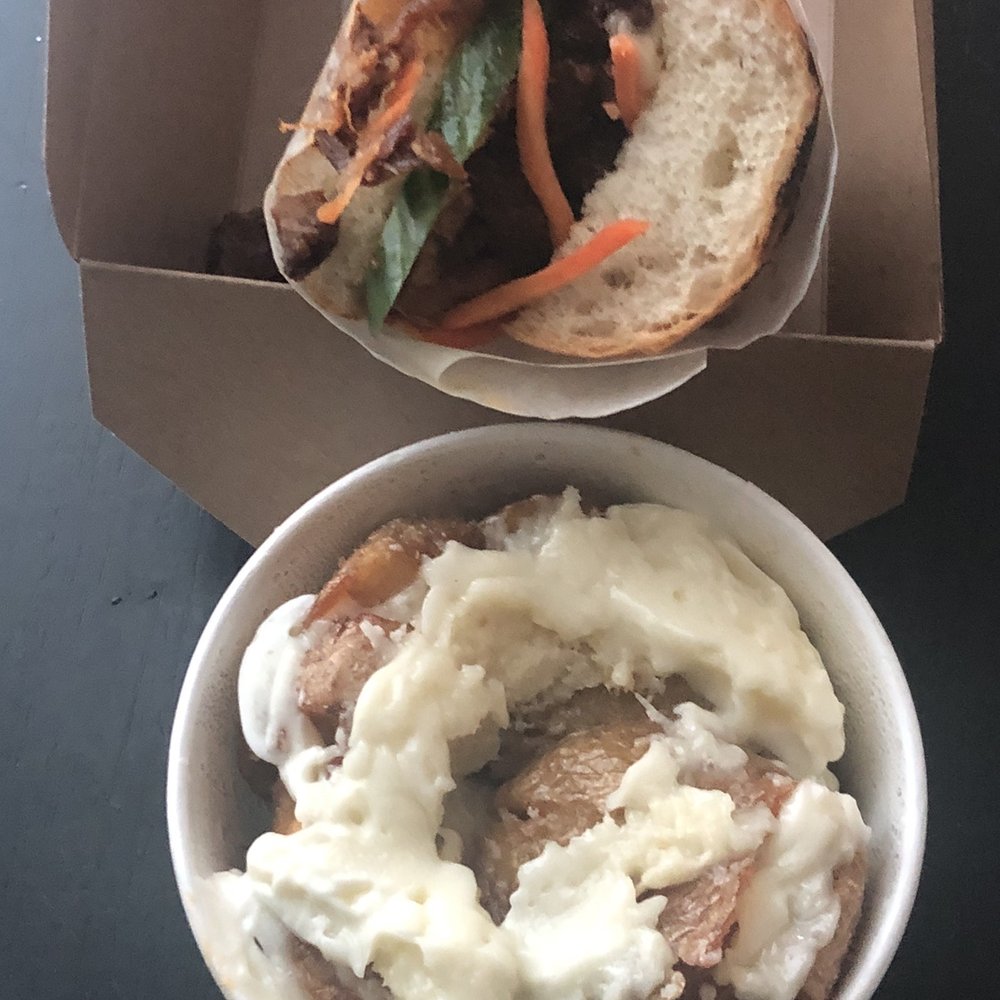 Poms Mackor - 1/2 Pork Belly Sandwich & Smashed Potatoes - Sandwiches Near Me - Malmö, M Poms Mackor - 1/2 Pork Belly Sandwich & Smashed Potatoes - Sandwiches Near Me - Malmö, M