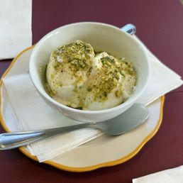 Vanilla ice cream with pistachio, olive oil and salt Vanilla ice cream with pistachio, olive oil and salt