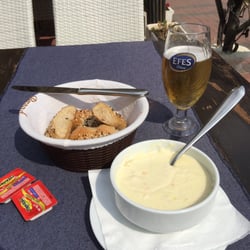 Aphrodite's Garden - Lunch, homemade chickensoup with lot of chicken and nice bread. Cold Efes from draft.