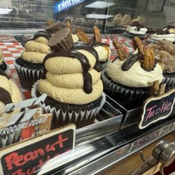 Loveberry Bake Shop - Cupcakes