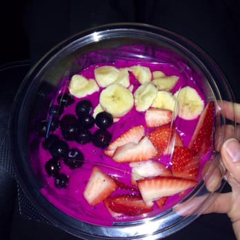 Cafe 160 - Dragon fruit (pitaya) bowl - Breakfast & Brunch Near Me - San Diego, California