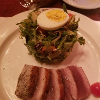 Pershing Square - Salad with Seared Tuna - American Near Me - New York, New York Pershing Square - Salad with Seared Tuna - American Near Me - New York, New York