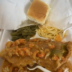 Great Taste Cafe - Great Taste Louisiane (crawfish étouffée fried fish) Green beans Baked spaghetti & cheese