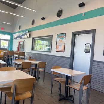 Eegee's - empty tables and chairs in a restaurant - Fast Food Near Me - Phoenix, Arizona