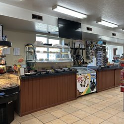 Big Mountain Lodge & Lodge Grill & Pizzeria - Convenience store sells snacks, drinks and guns