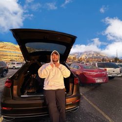 Golden Luxury Auto - Spacious Trunk