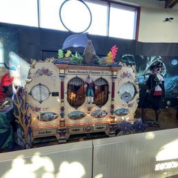 Where the carousel music plays from!