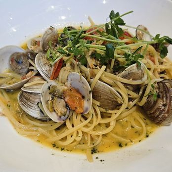 Perla Oyster Bar And Grill - Linguine - Seafood Near Me - Woodbridge, Ontario