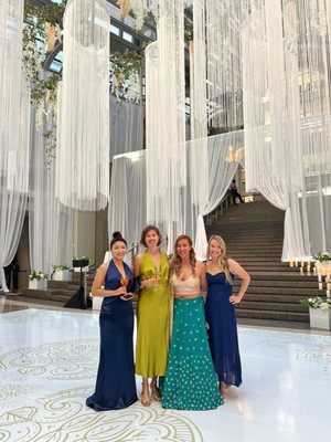 Ronald Reagan Building and International Trade Center Food Court by null