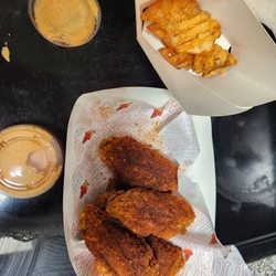 6 piece dry rub no heat wings and waffle fries