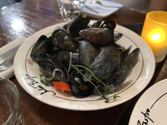 Jules Bistro by null