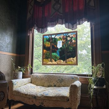 Manderley Bed and Breakfast - Bed & Breakfast Near Me - Milwaukee, Wisconsin Manderley Bed and Breakfast - Bed & Breakfast Near Me - Milwaukee, Wisconsin