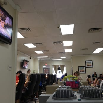 De Paris Nails - Always have great movies and lots of chairs for both pedicures and manicures - Nail Salons Near Me - Centerville, Massachusetts