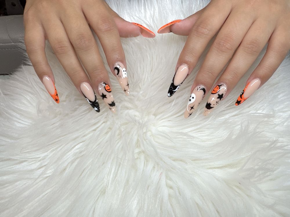 Pamper Nail Spa Logo