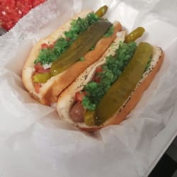 Digzy Dogz & Grill - Chicago dogs
