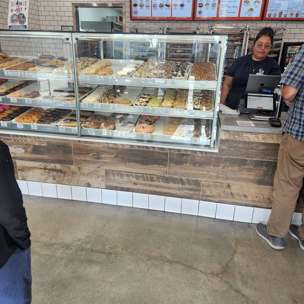 Randy’s Donuts - Donuts - Donuts Near Me - Los Angeles, California