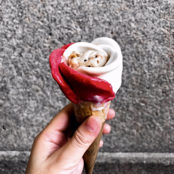 Amorino - Strawberry, vanilla , and hazelnut - Ice Cream & Frozen Yogurt Near Me - Milan, Michigan