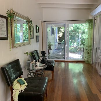 Hale Beauty - Waiting area - Skin Care Near Me - Honolulu, Hawaii