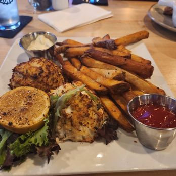 Tom Foolery's Restaurant & Bar - Crab cakes and hand cut fries - American Near Me - Middletown, Delaware