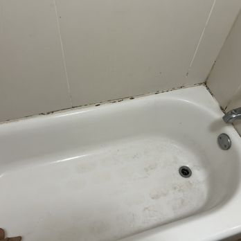 Motel 6 - Mold around the tub and dirty tub - Hotels Near Me - Iron Mountain, Michigan Motel 6 - Mold around the tub and dirty tub - Hotels Near Me - Iron Mountain, Michigan
