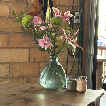 The Forge - All tables had the fresh flowers that were so fragrant - American Near Me - Ben Wheeler, Texas