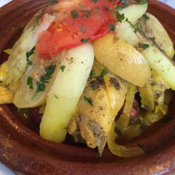 Le Magnolia - Tajine poulet, citron et olives. Avec des pommes de terre. - Moroccan Near Me - Le Plessis-Bouchard, 95