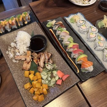 Ozumo - Aburi (far left), Teriyaki Tori, Rainbow Roll, California Roll, Tekka Maki - Izakaya Near Me - San Jose, California