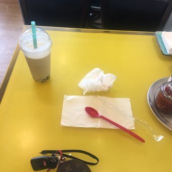 Che Dessert - seating at the yellow table likea queen enjoying luxurious experience of seattle in simpler ways it feels good - Coffee & Tea Near Me - Seattle, Washington