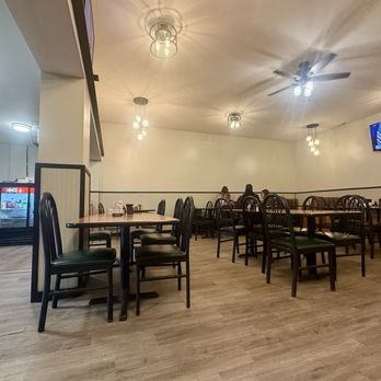 67 Boars Nest - Dining room - Burgers Near Me - Paragon, Indiana