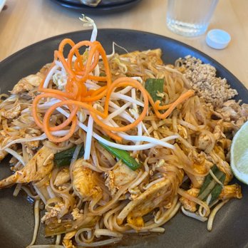 Pineapples Thai Kitchen - :)) - Thai Near Me - Charlottesville, Virginia