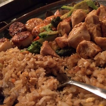 Fuji Grill - Fried rice, chicken, veggies & scallops. Yum! - Japanese Near Me - Niagara Falls, New York