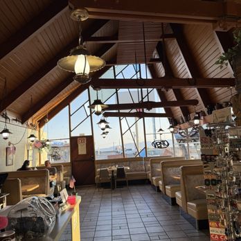 Ludlow Cafe - Dining room - American Near Me - Ludlow, California