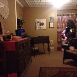 La Famille Day Spa - Waiting area and coffee/tea bar