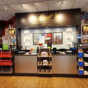 Lindt Chocolate Shop - Candy Stores Near Me - Rosemont, Illinois