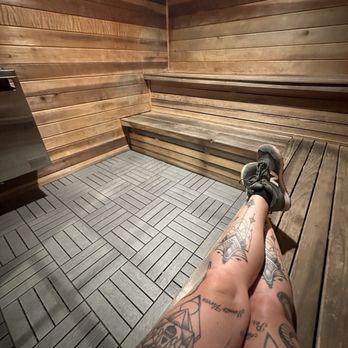 Crunch Fitness - Oceanside - Very very clean sauna! Grateful for this gym ! - Gyms Near Me - Oceanside, California