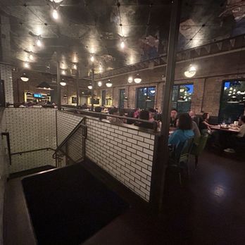 Lou Malnati's Pizzeria - Pizza Near Me - Chicago, Illinois