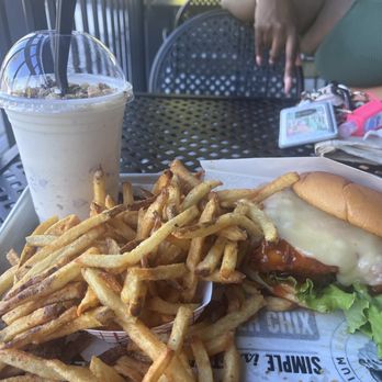 Super Chix - Honey Hot chicken sandwich Cajun fries Reese milkshake - Ice Cream & Frozen Yogurt Near Me - Dunwoody, Georgia Super Chix - Honey Hot chicken sandwich Cajun fries Reese milkshake - Ice Cream & Frozen Yogurt Near Me - Dunwoody, Georgia