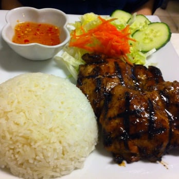 Sen Vang - Chicken, rice, and salad - Vietnamese Near Me - Montreal, Quebec Sen Vang - Chicken, rice, and salad - Vietnamese Near Me - Montreal, Quebec