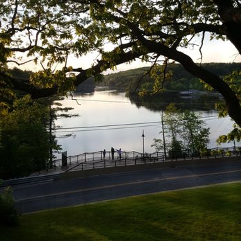 The White Rose Inns - Hotels Near Me - Wisconsin Dells, Wisconsin