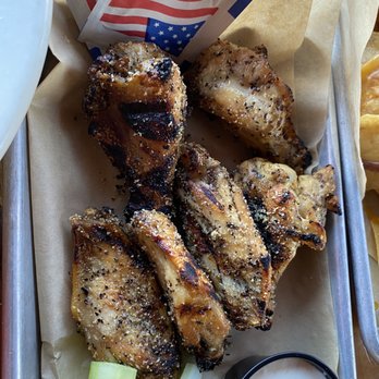Twin Peaks - Smoked lemon pepper wings - American Near Me - Baton Rouge, Louisiana Twin Peaks - Smoked lemon pepper wings - American Near Me - Baton Rouge, Louisiana